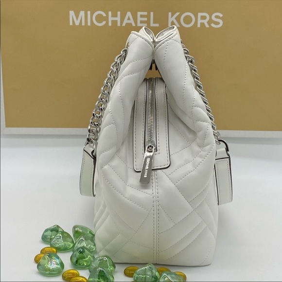 MICHAEL KORS PEYTON LARGE CHAIN SHOULDER TOTE
NWT - Picture 10 of 16